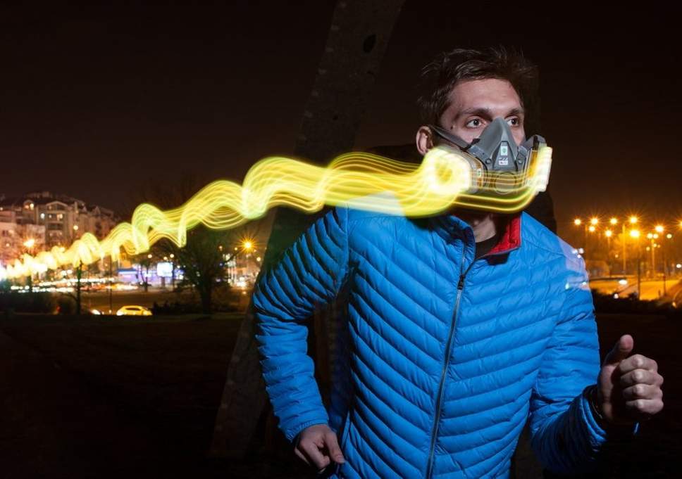 LED masks detect air pollution and change the color of the light in real time to remind